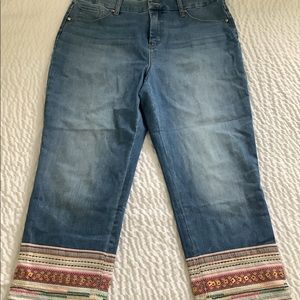 Chico’s So slimming crop jeans super cute. Very gently used.